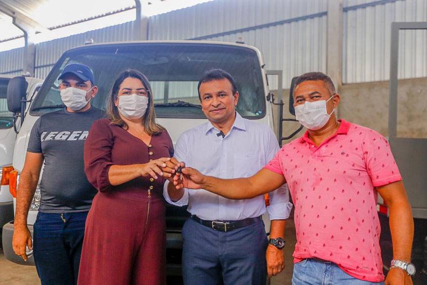 Fábio Abreu garante 10 ambulâncias e cinco caminhões para agricultura familiar em 14 municípios